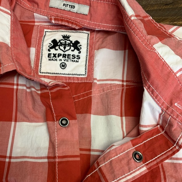 EXPRESS - Picture 2 of 4